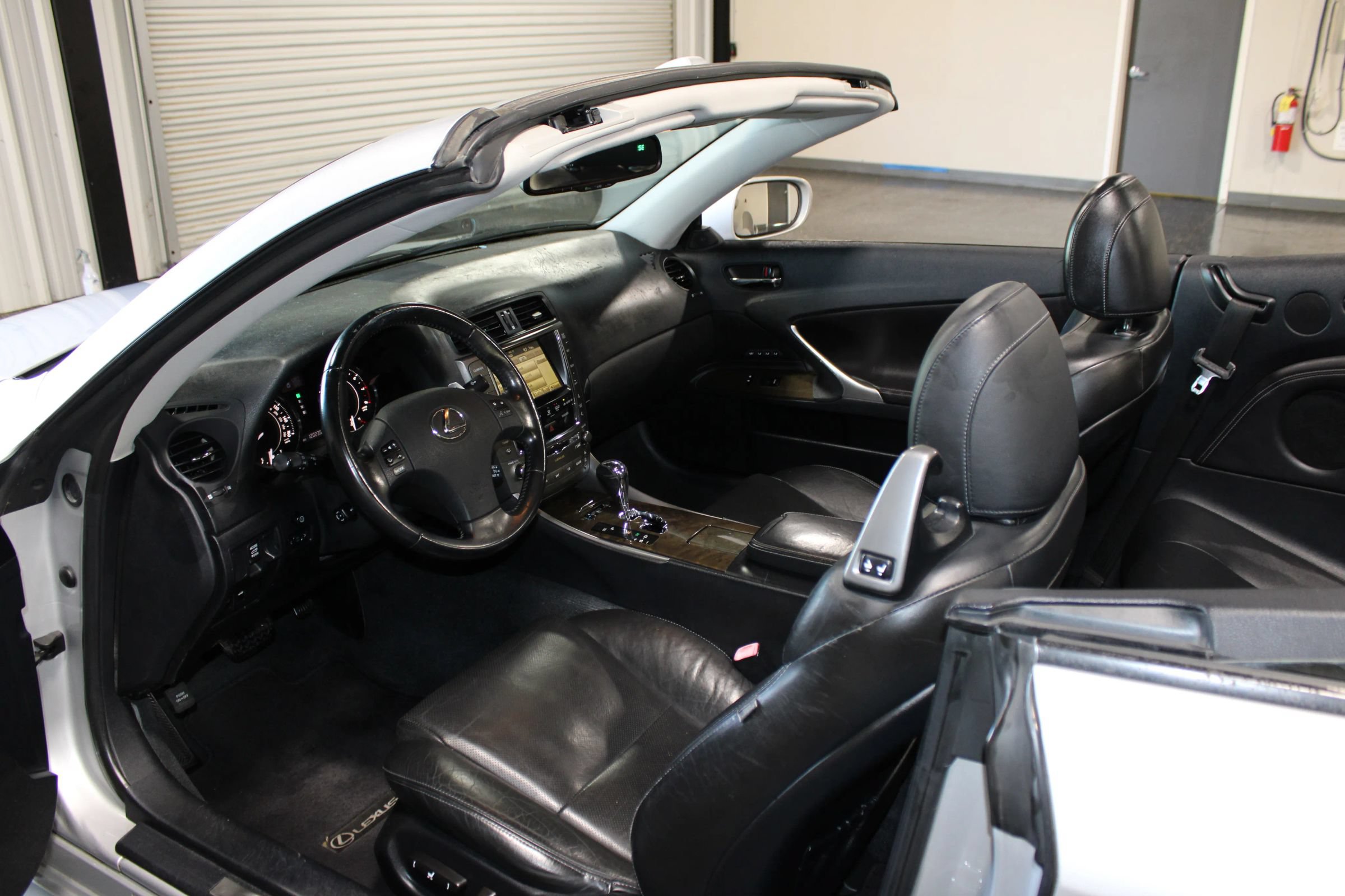 Used 2010 Lexus IS 350C w/ Luxury Pkg RWD image 39