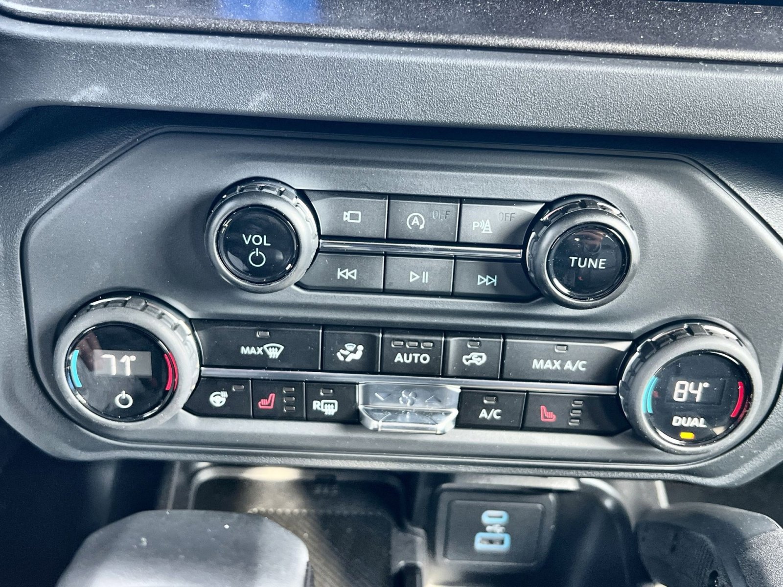 New 2025 Ford Bronco Badlands image 21