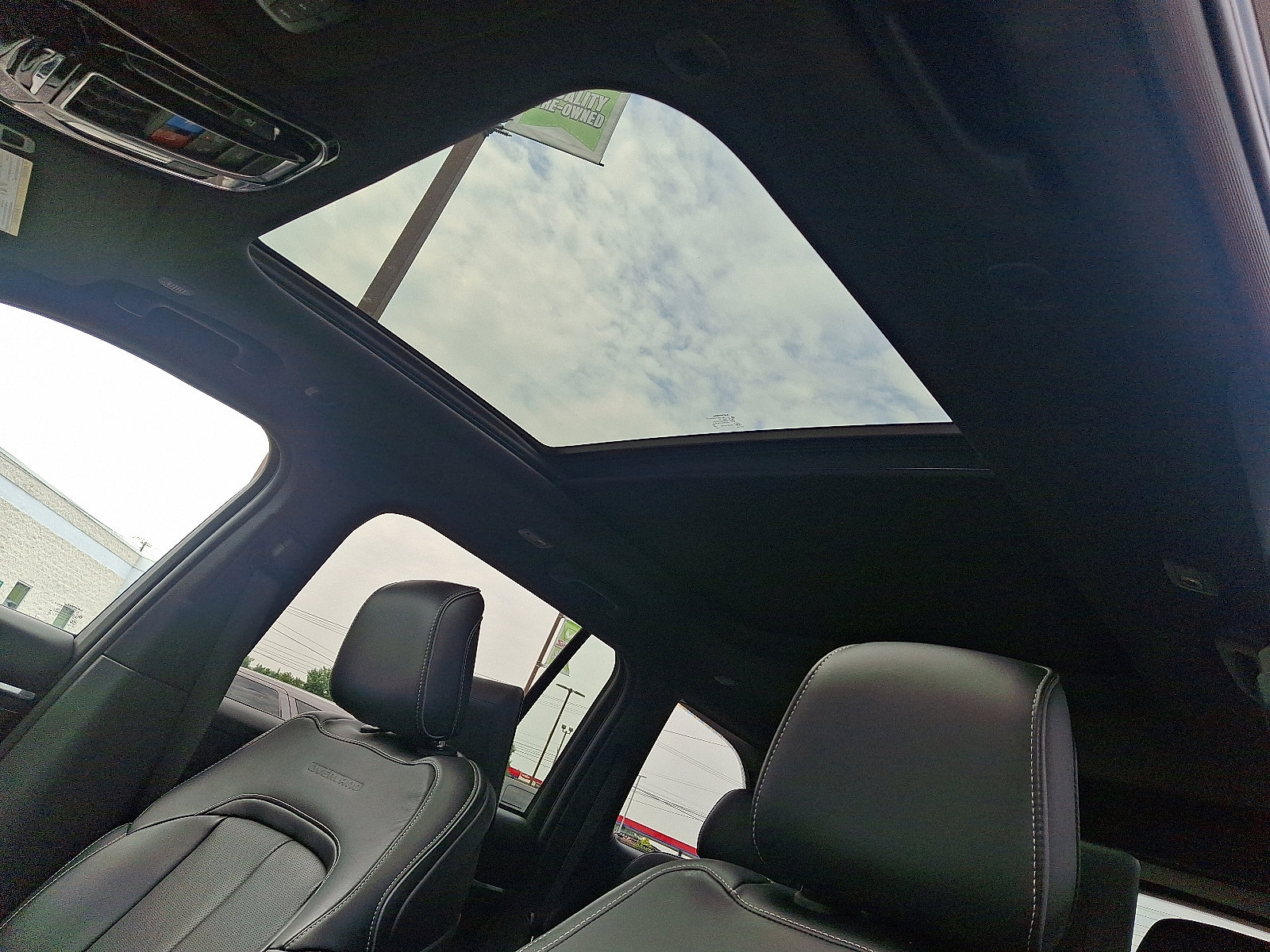 Used 2024 Jeep Grand Cherokee Overland w/ Trailer Tow Package image 22