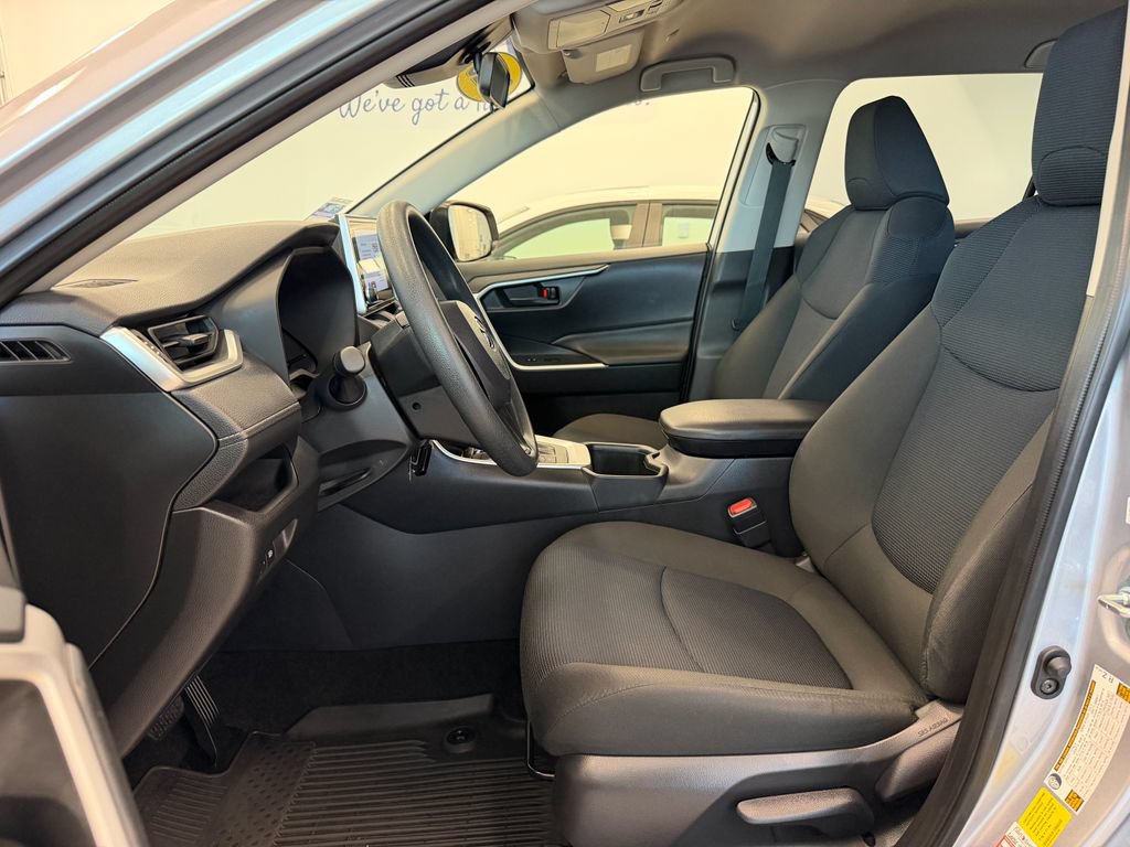 Used 2025 Toyota RAV4 LE AWD/4WD image 10