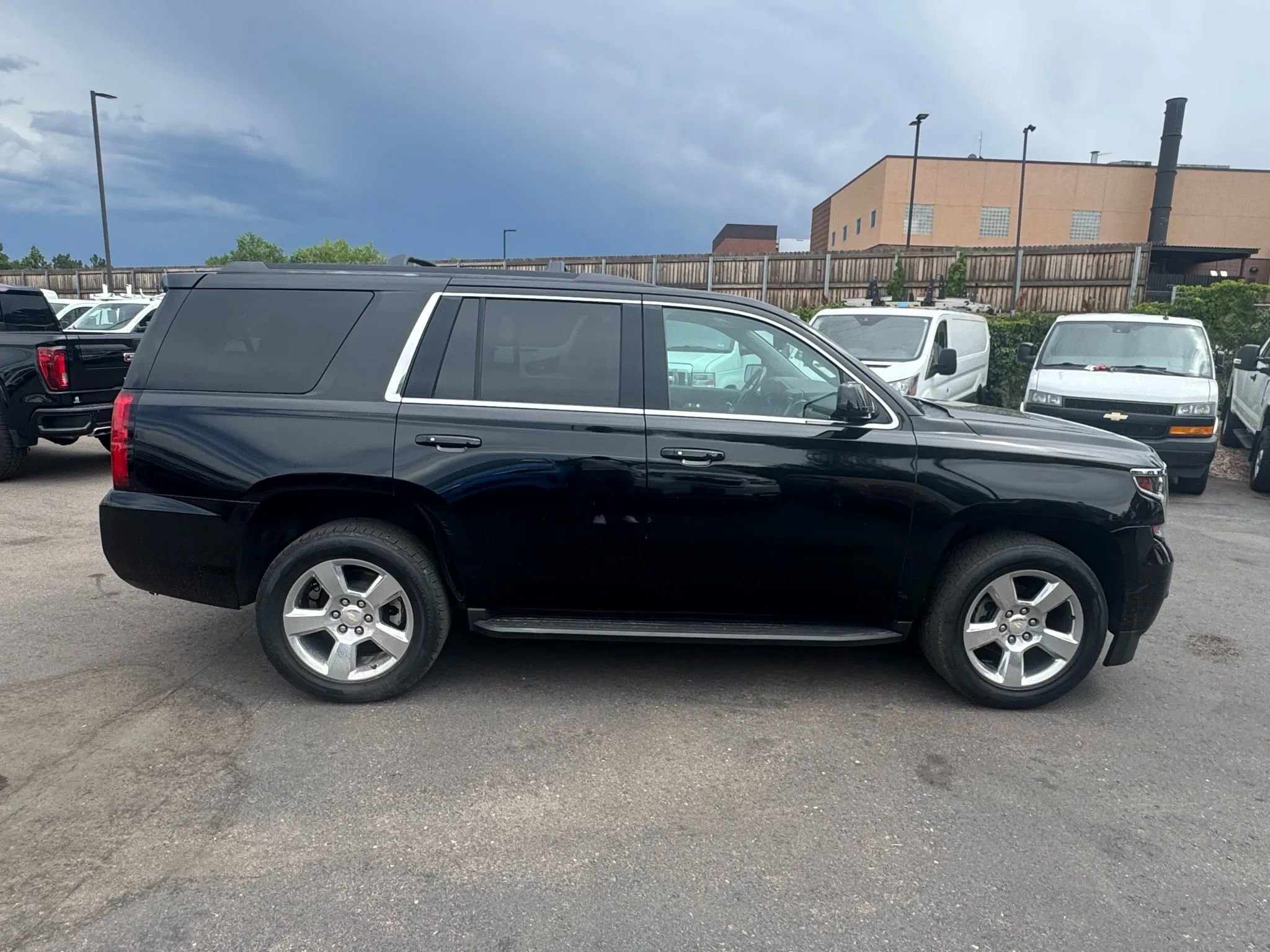 Used 2019 Chevrolet Tahoe LT w/ Luxury Package AWD/4WD image 9