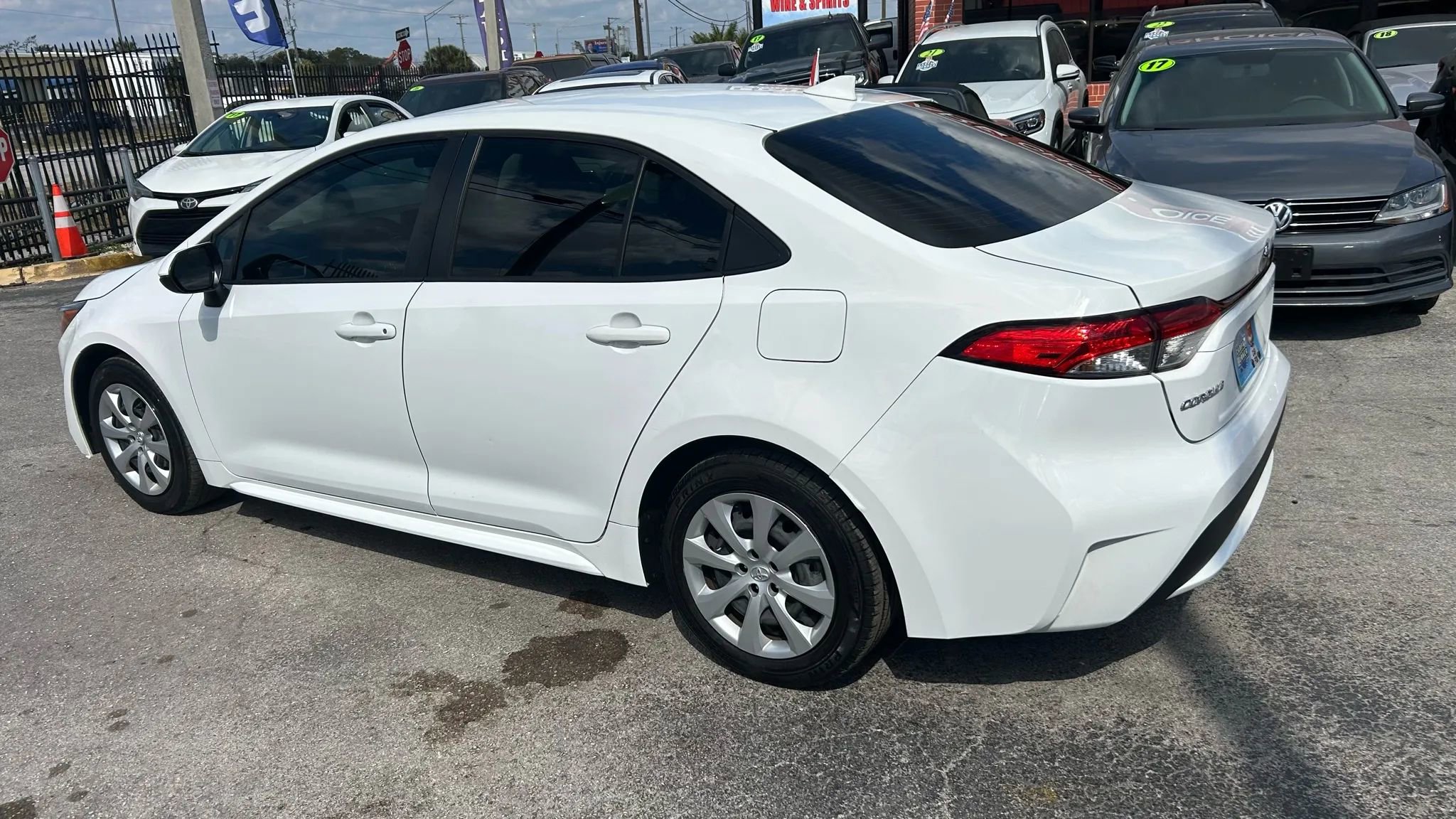 Used 2022 Toyota Corolla LE image 6