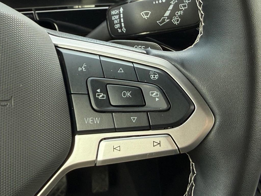 Certified 2025 Volkswagen Atlas Cross Sport SE image 17