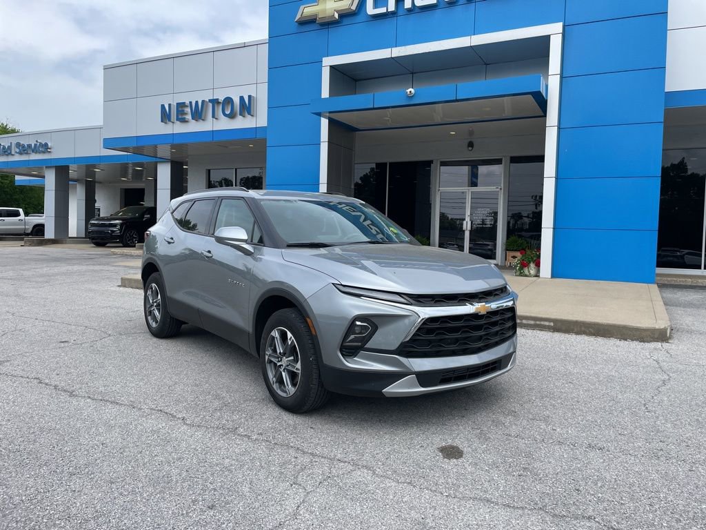 Used 2024 Chevrolet Blazer LT w/ Convenience Package FWD image 2
