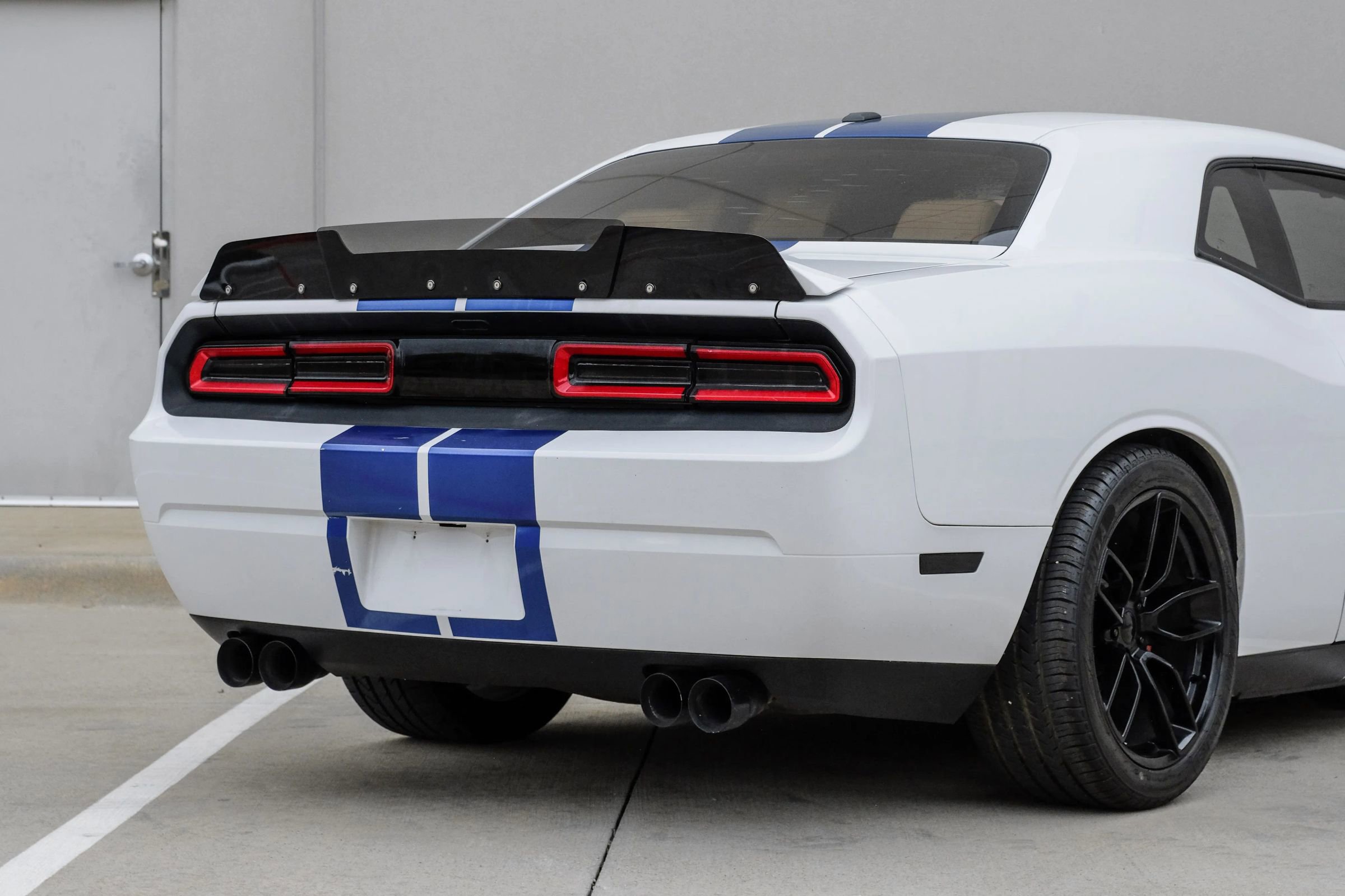 Used 2011 Dodge Challenger SRT8 RWD image 5
