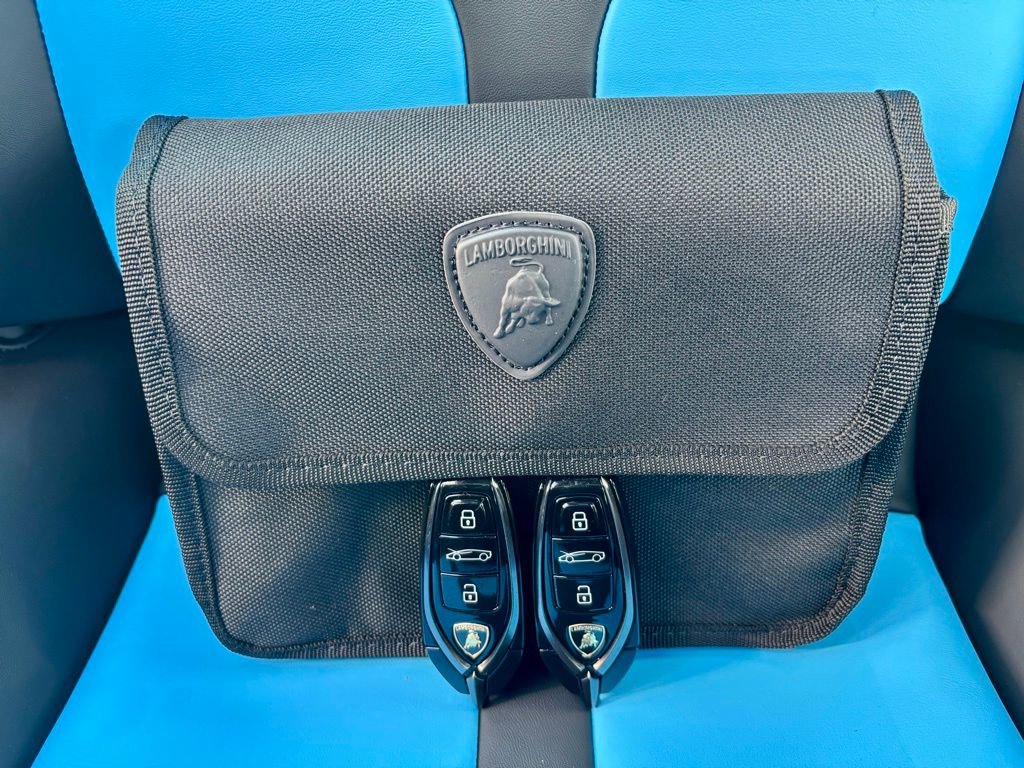 Used 2025 Lamborghini Revuelto image 29