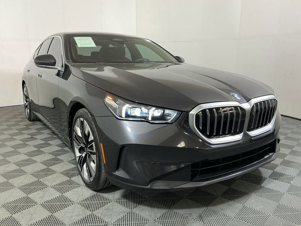 Certified 2025 BMW 530i w/ Premium Package RWD image 4