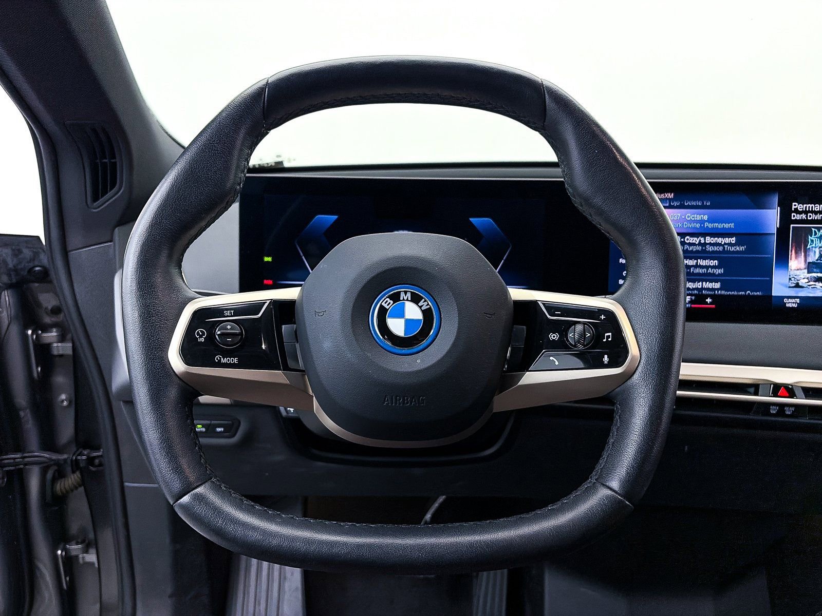 Used 2023 BMW iX xDrive50 w/ Sport Package image 28