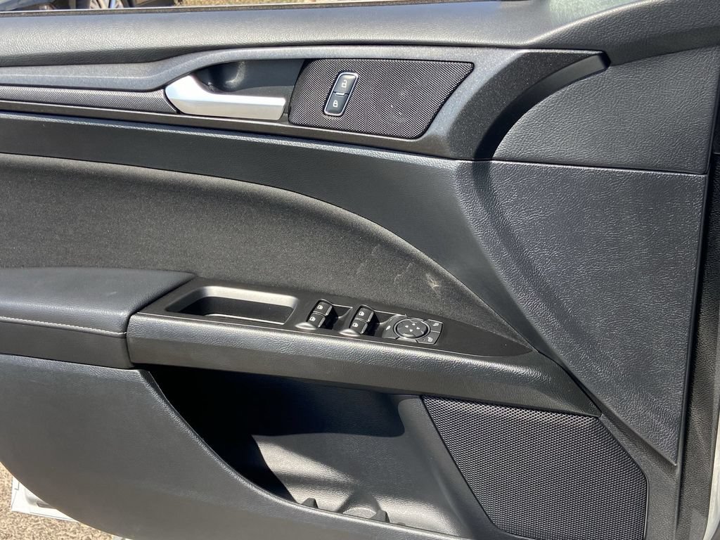 Used 2018 Ford Fusion SE w/ Equipment Group 201A FWD image 18