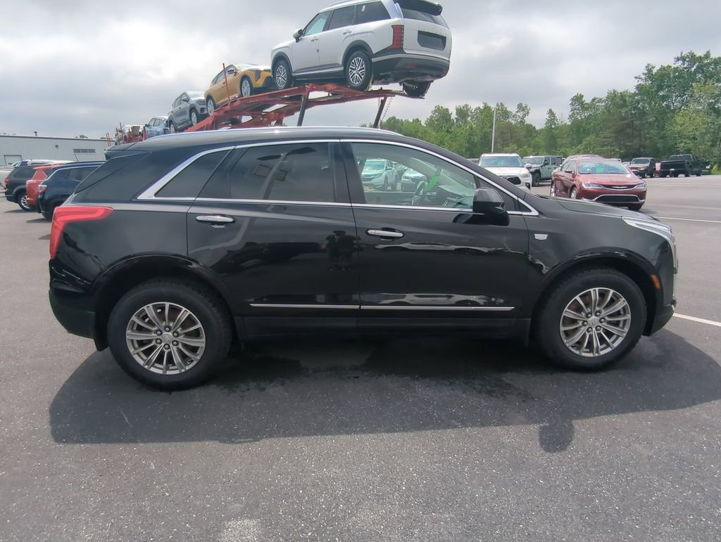 Used 2017 Cadillac XT5 Luxury w/ Driver Awareness Package AWD/4WD image 9