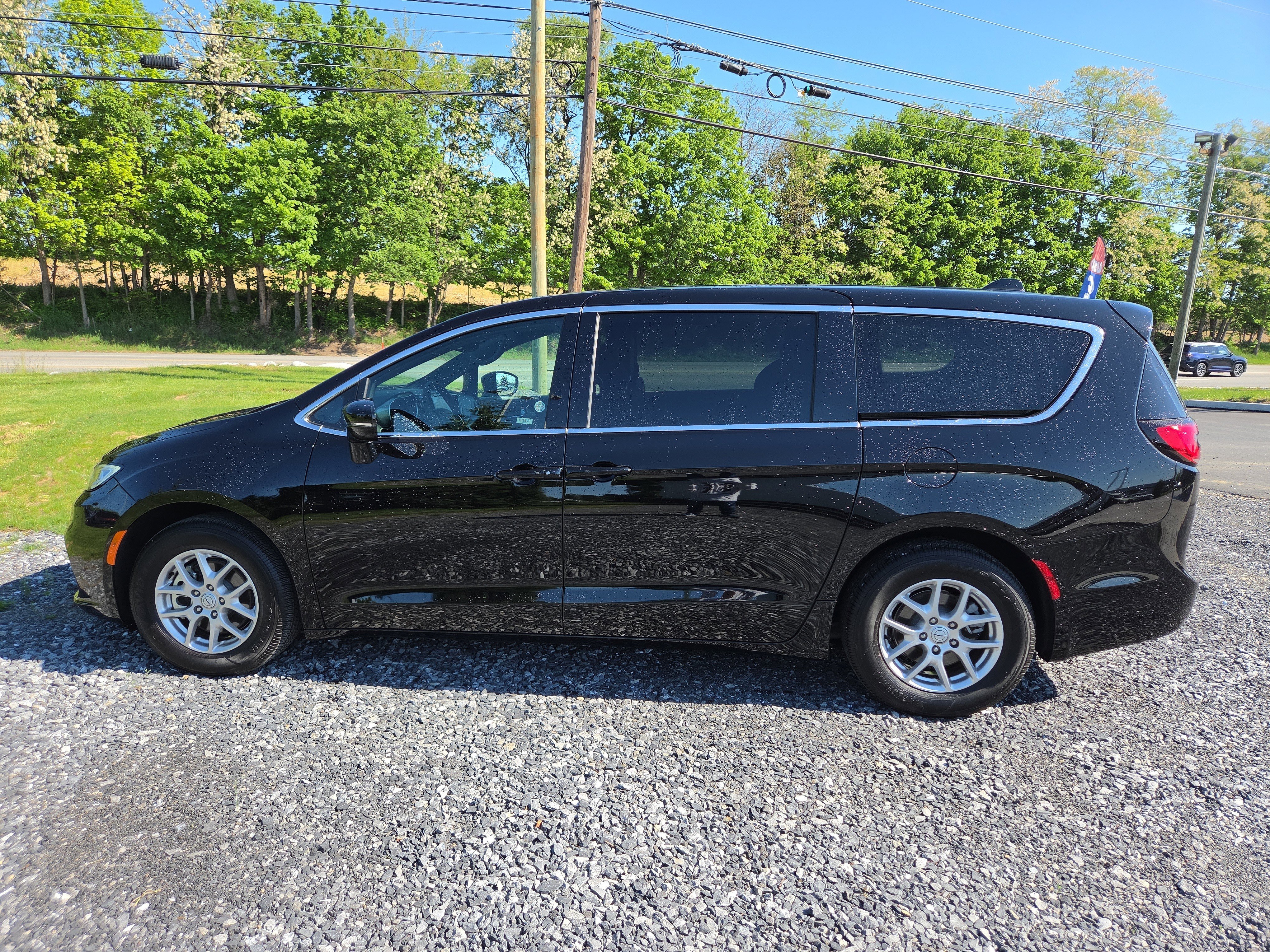 Certified 2026 Chrysler Pacifica Select FWD image 12