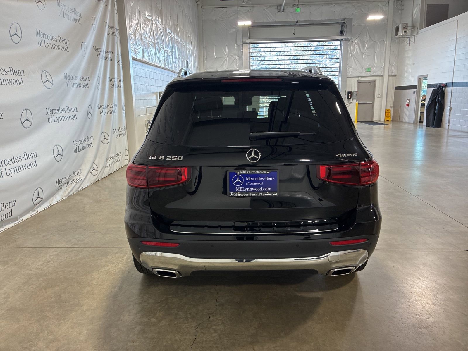 Used 2024 Mercedes-Benz GLB 250 4MATIC image 5