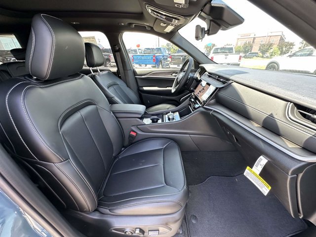 New 2026 Jeep Grand Cherokee L Limited w/ Luxury Tech Group II AWD/4WD image 23