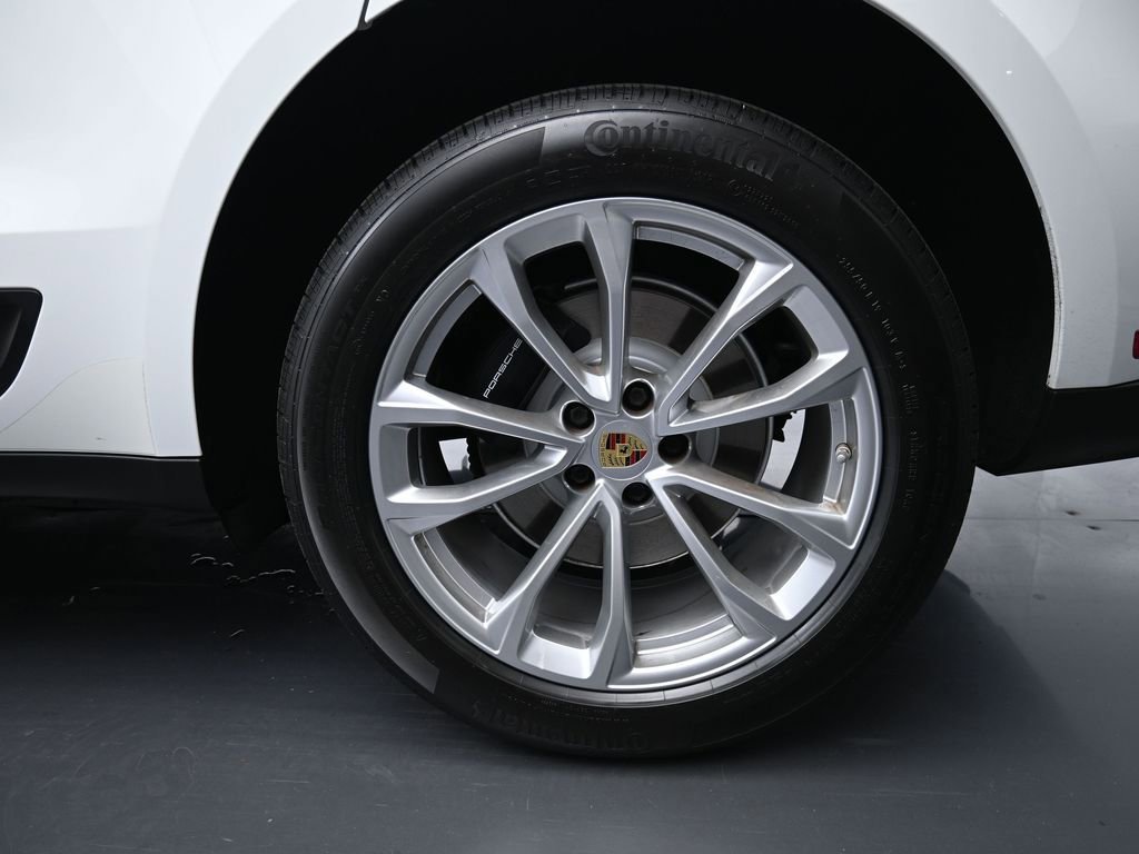 Certified 2022 Porsche Macan AWD/4WD image 9