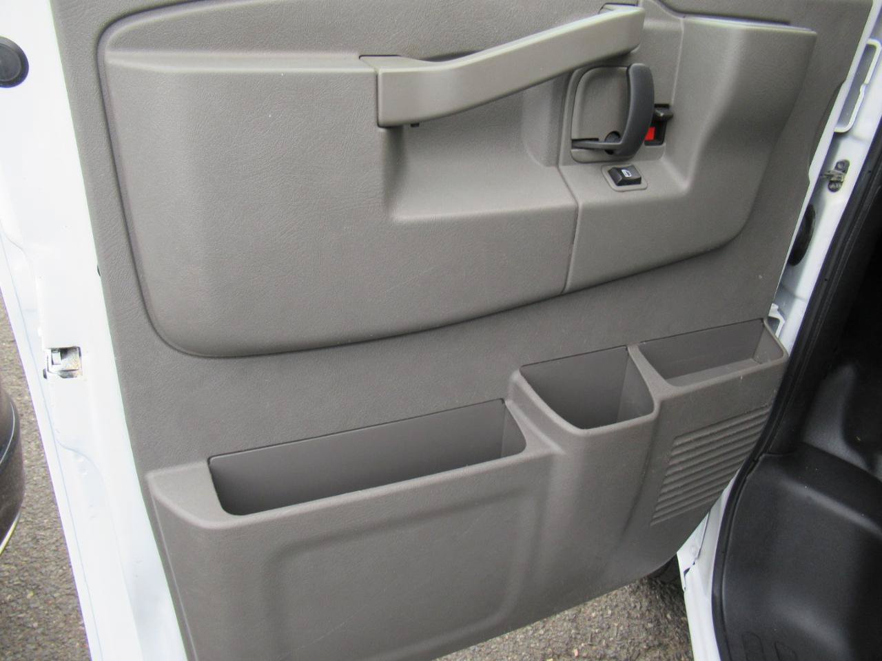 Used 2017 Chevrolet Express 2500 RWD image 19