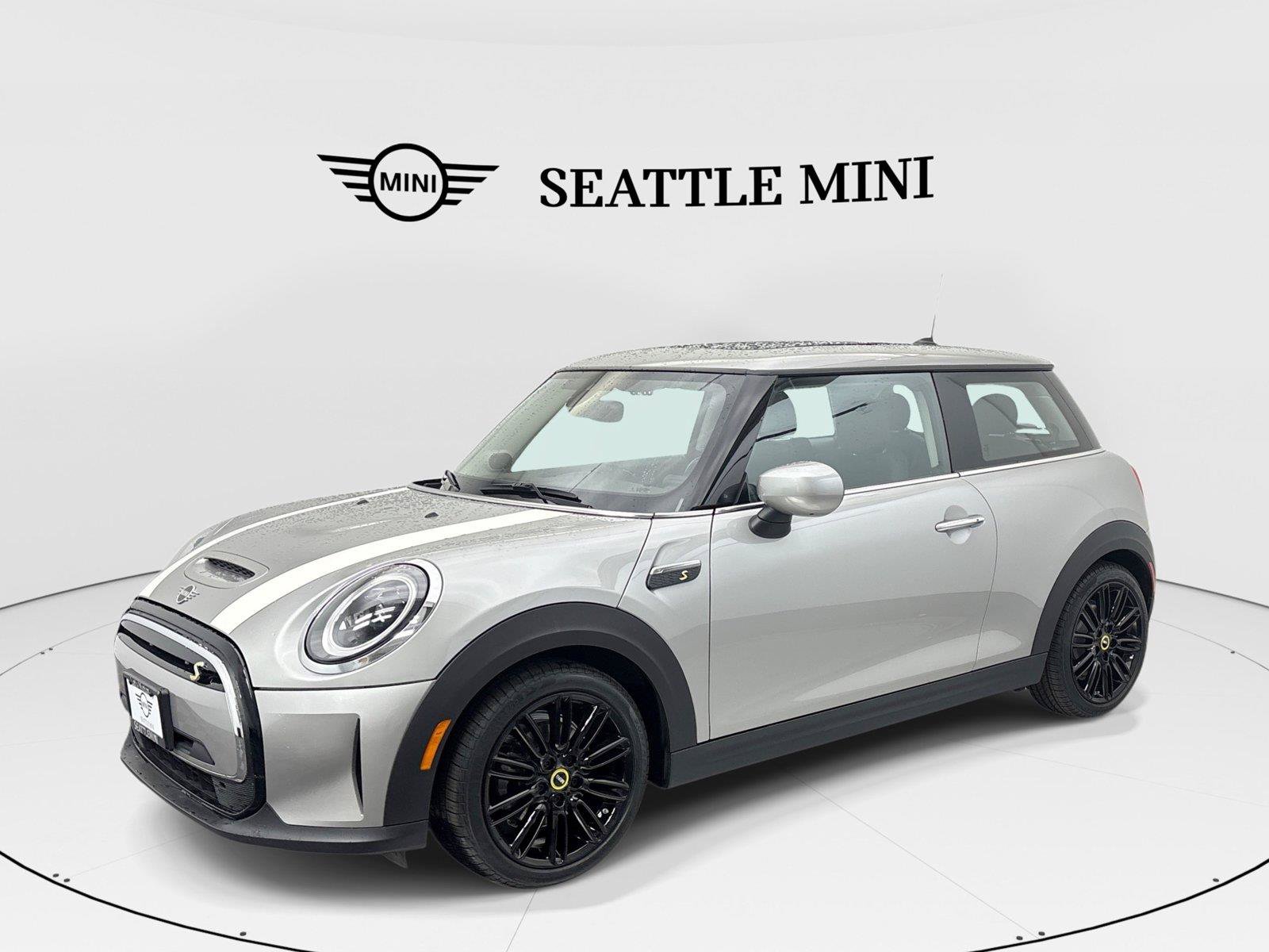 Used 2024 MINI Cooper SE FWD image 1