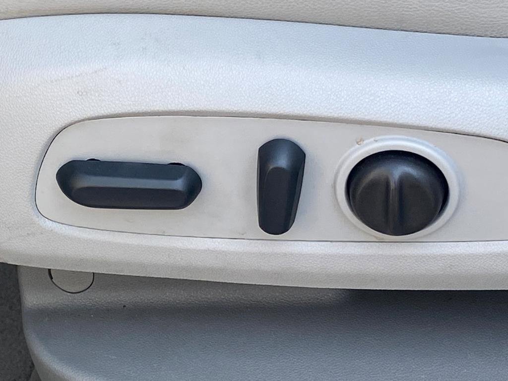 Used 2023 GMC Acadia SLT image 12