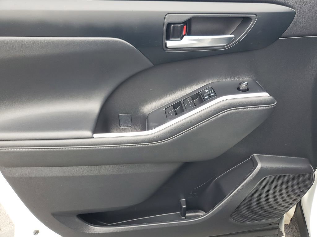 Used 2021 Toyota Highlander XSE image 21