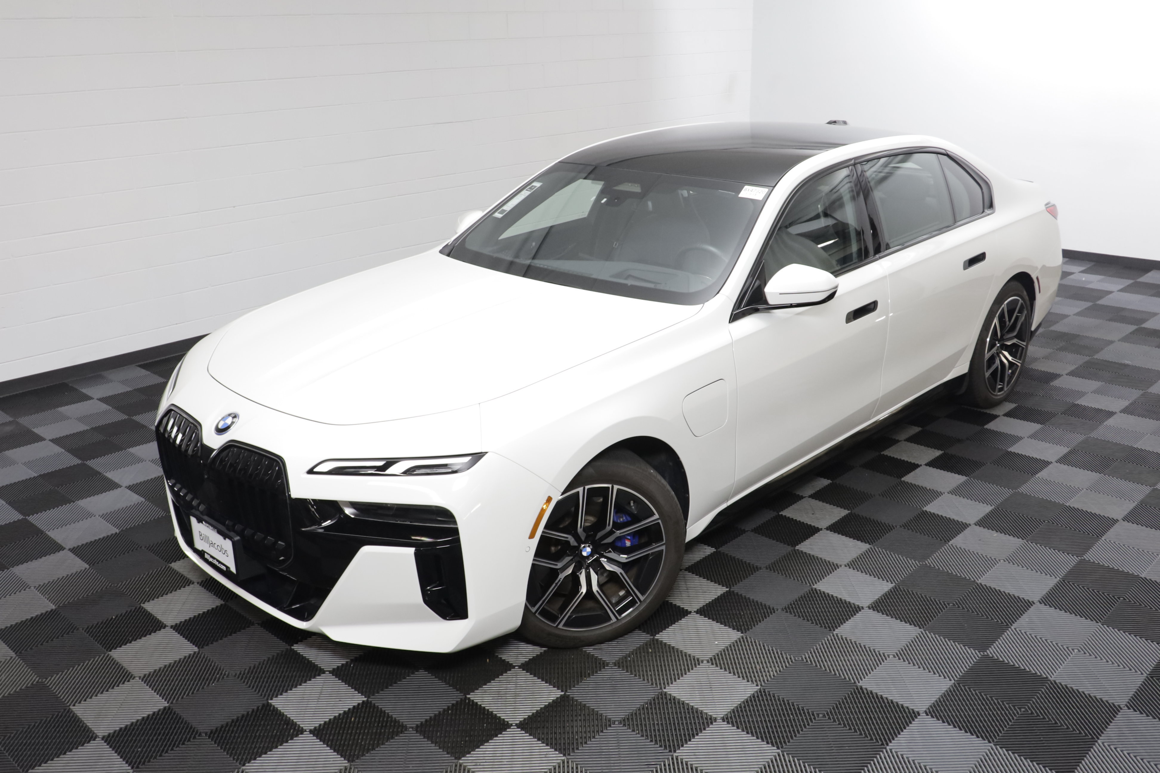 Used 2026 BMW 750e xDrive w/ Autobahn Package AWD/4WD image 2