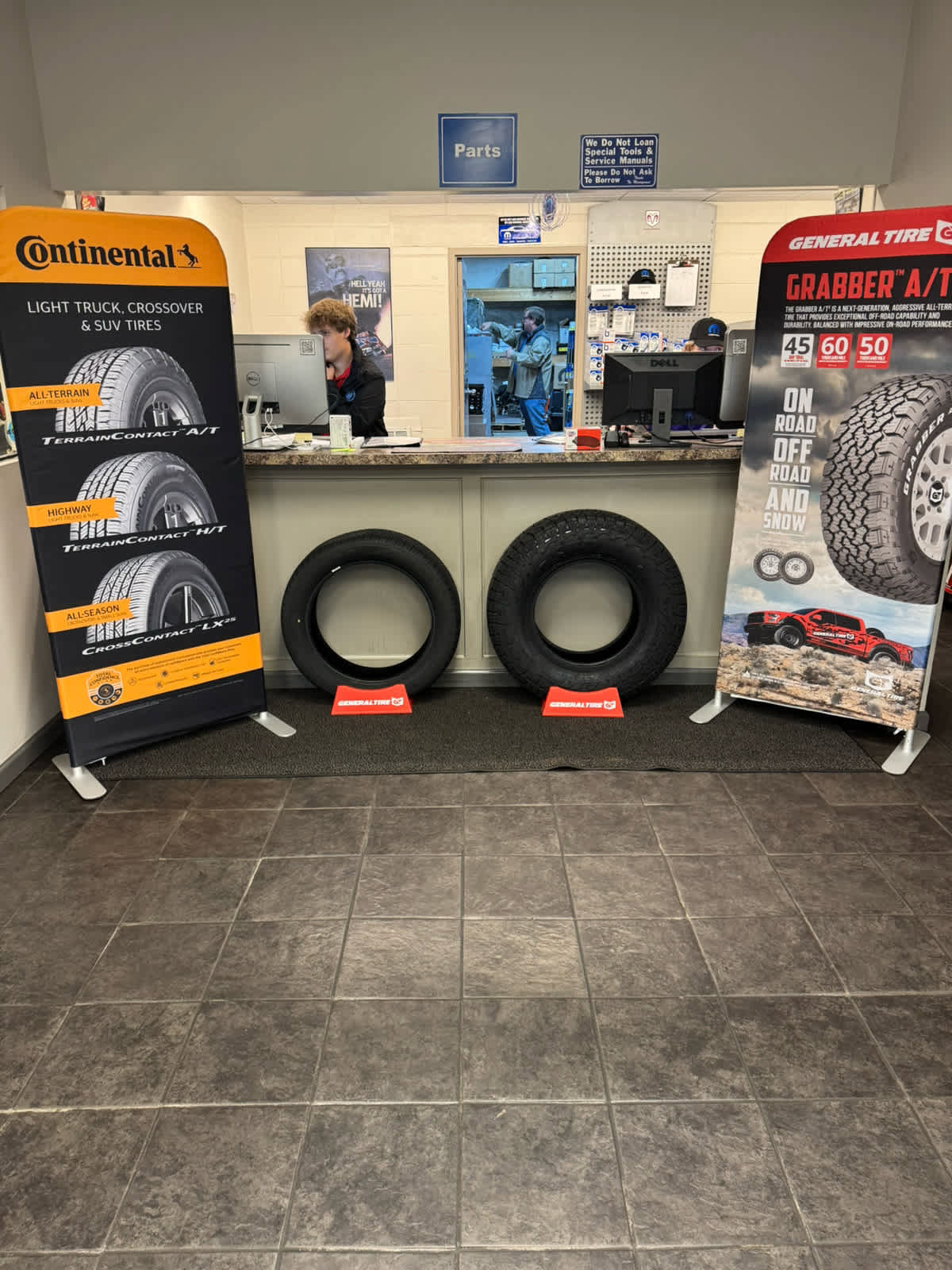 New 2025 Chrysler Voyager LX image 28