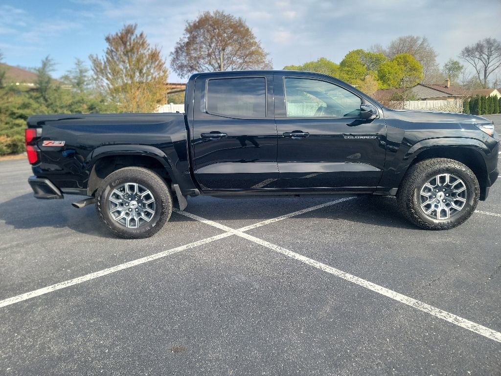 Used 2024 Chevrolet Colorado Z71 w/ Z71 Convenience Package 2 AWD/4WD image 6
