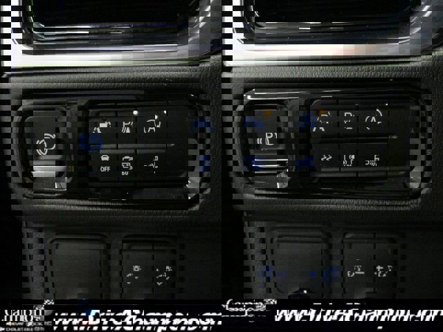 Certified 2025 GMC Yukon Denali image 29