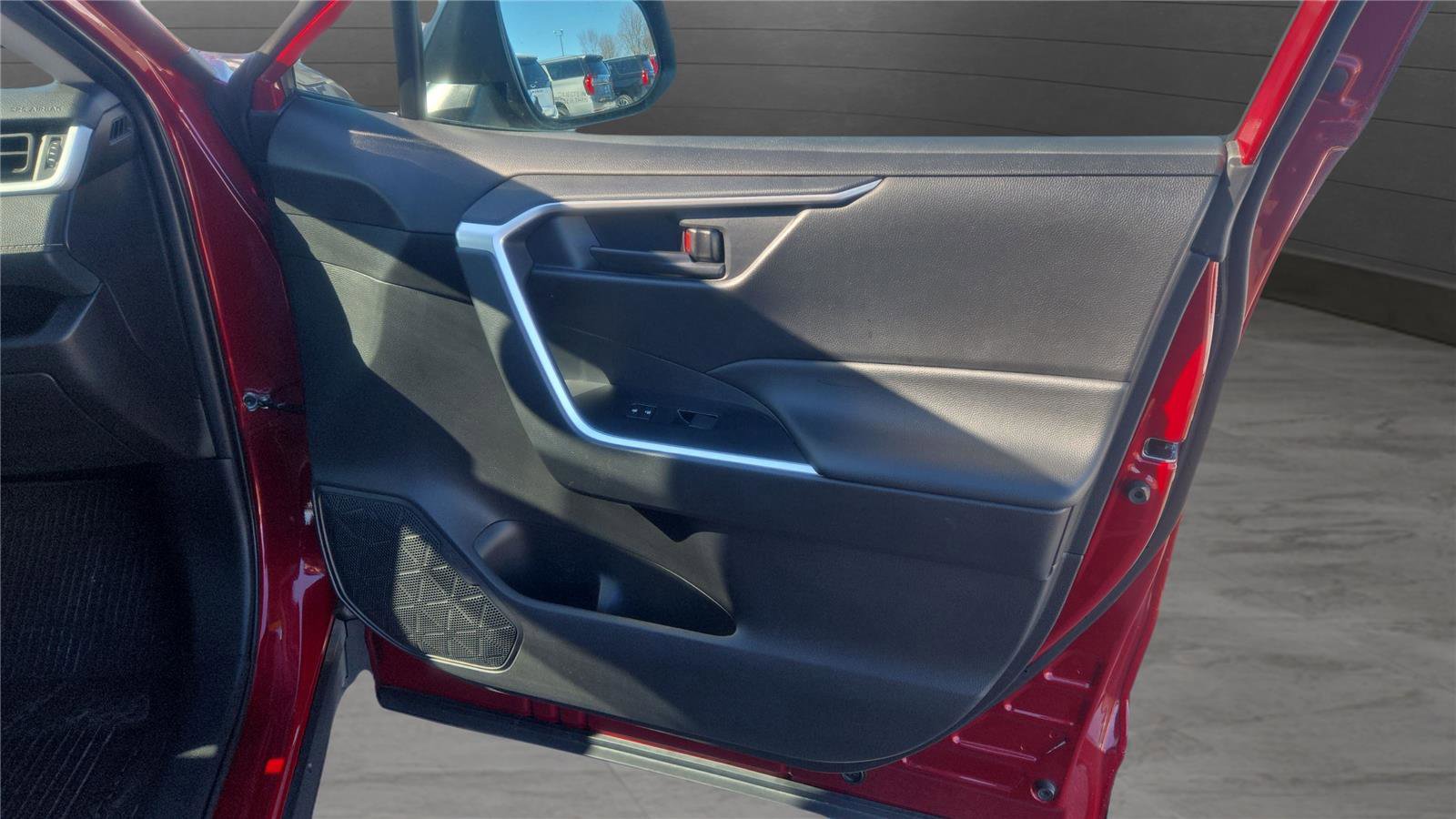 Used 2021 Toyota RAV4 LE image 26