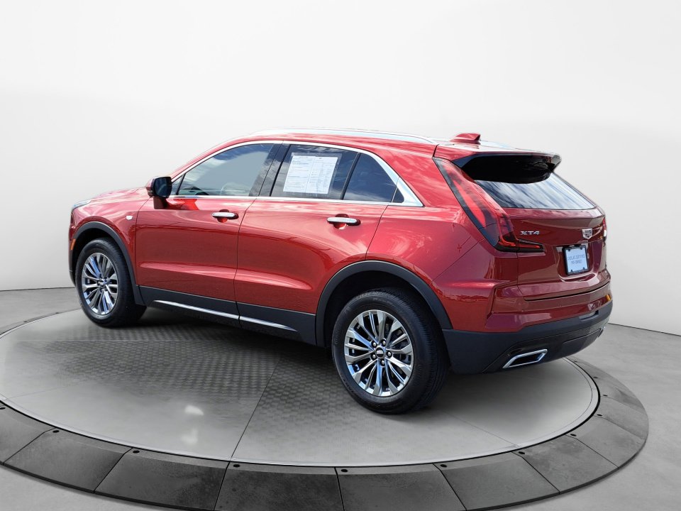Used 2025 Cadillac XT4 Premium Luxury w/ Cold Weather Package FWD image 5