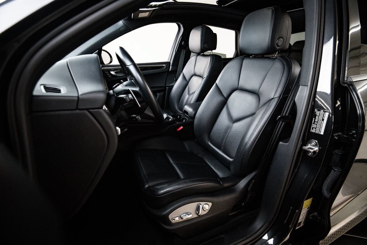 Certified 2024 Porsche Macan AWD/4WD image 5
