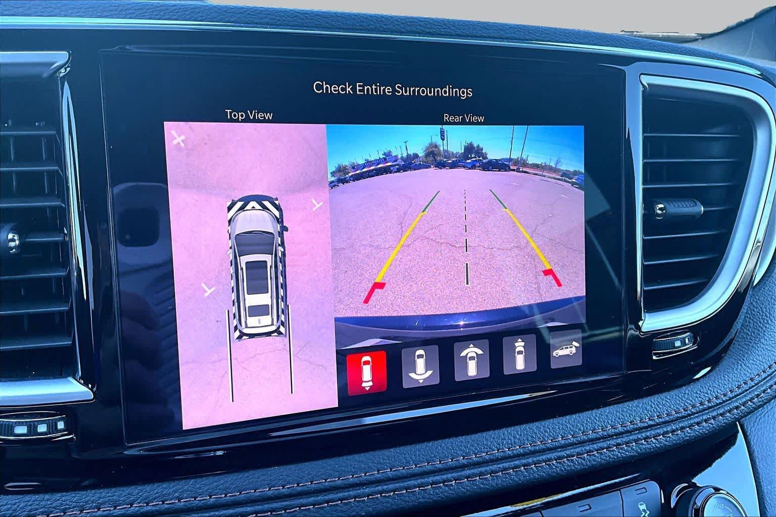 Used 2025 Chrysler Pacifica Pinnacle FWD image 26