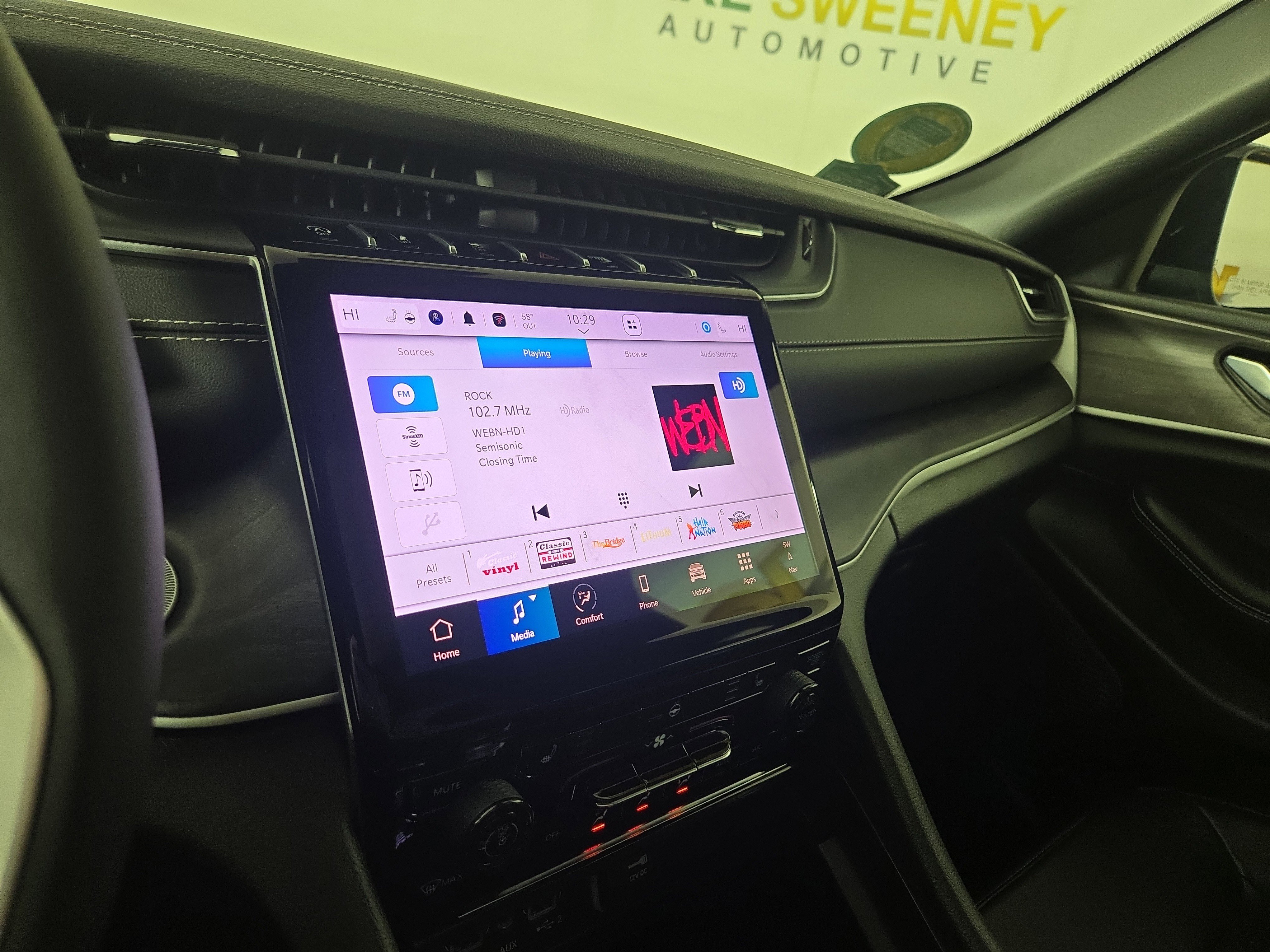 Used 2025 Jeep Grand Cherokee Limited w/ Black Appearance Package image 20