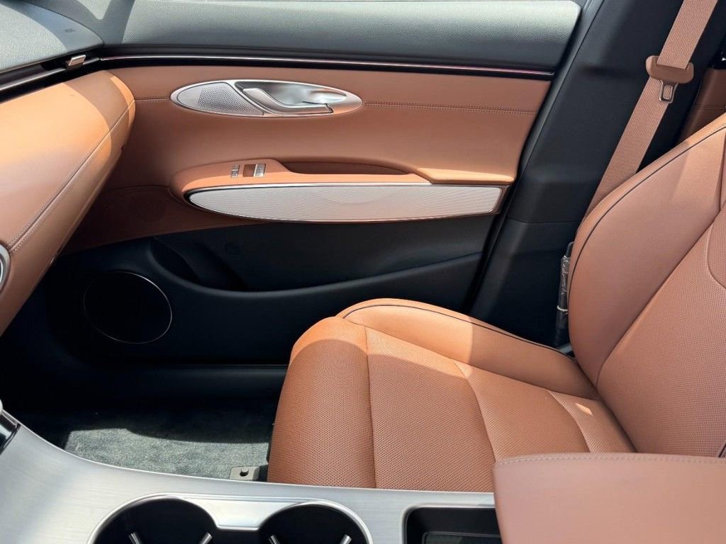 Used 2026 Genesis GV70 2.5T Advanced image 9