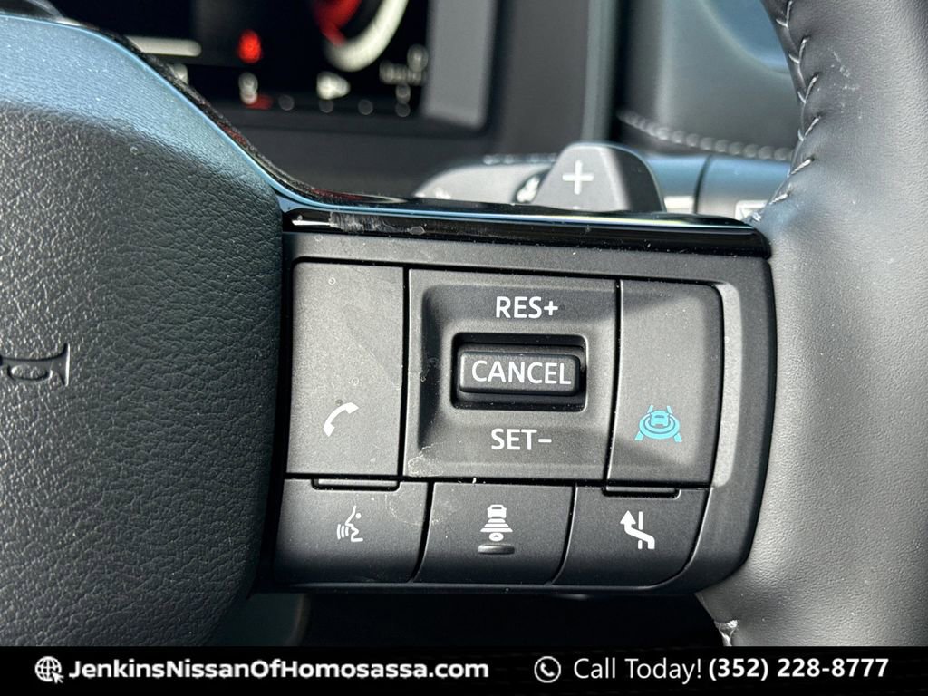 Used 2025 Nissan Rogue Platinum w/ Tech Package image 43