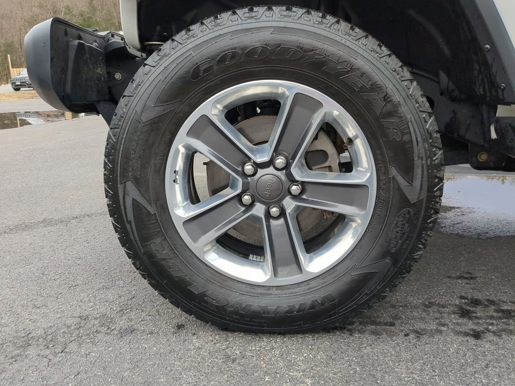 Used 2021 Jeep Wrangler Unlimited Sahara image 9