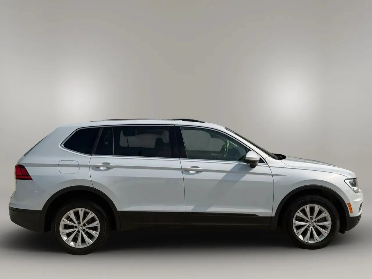 Used 2019 Volkswagen Tiguan SE w/ Panoramic Sunroof Package AWD/4WD image 8