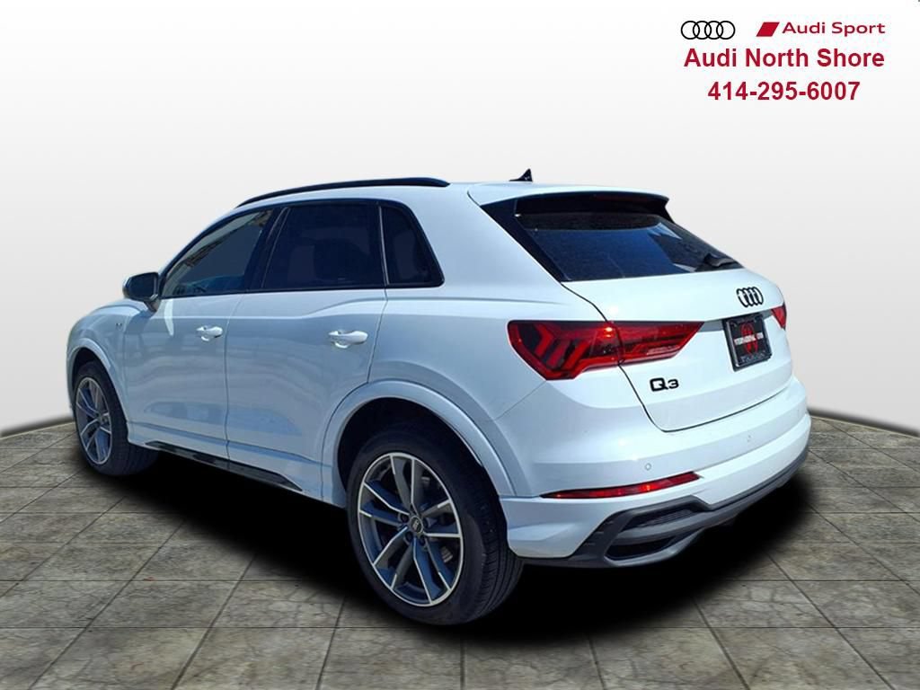 Used 2023 Audi Q3 2.0T Premium w/ Black Optic Sport Package AWD/4WD image 4