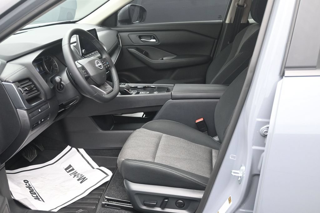 Used 2026 Nissan Rogue SV FWD image 10