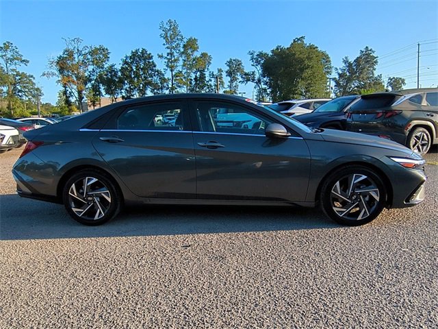 Used 2024 Hyundai Elantra SEL w/ Convenience Package image 4