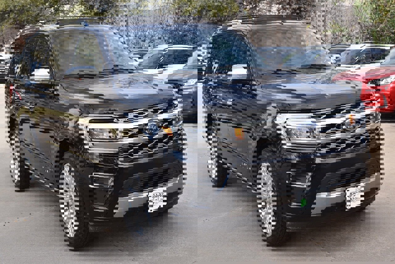 Used 2023 Ford Expedition Platinum image 4