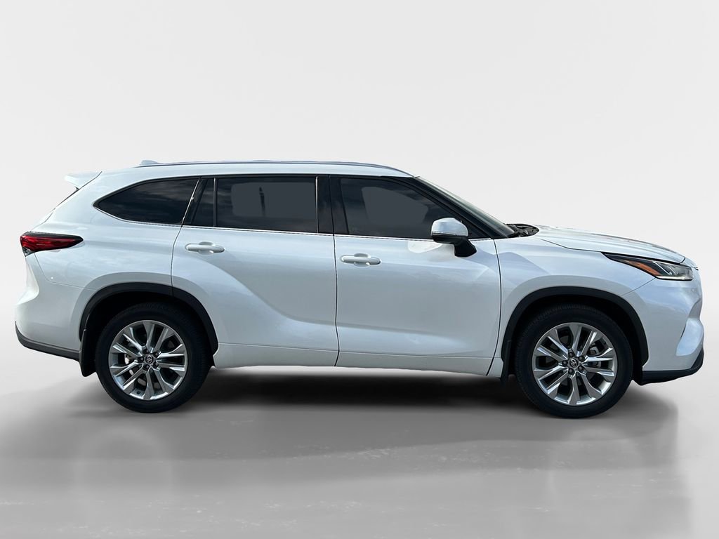 Used 2022 Toyota Highlander Limited AWD/4WD image 6