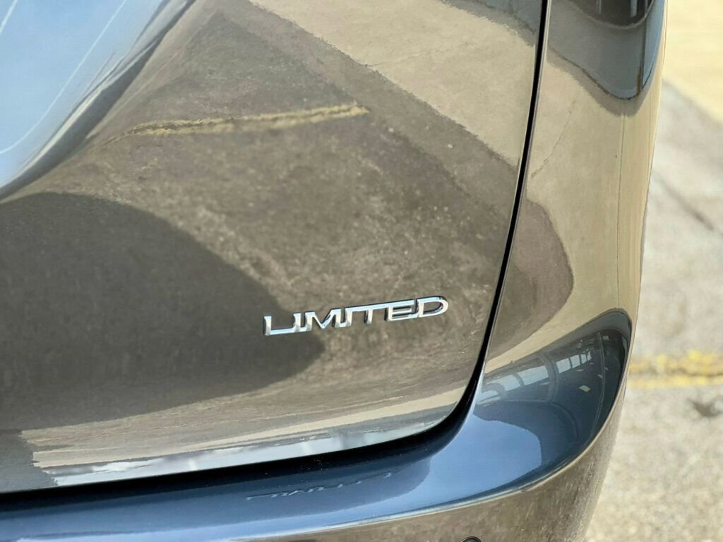 Used 2018 Chrysler Pacifica Limited w/ Advanced Safetytec Group image 17