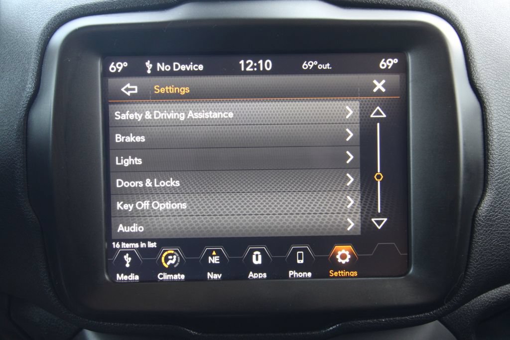 Used 2021 Jeep Renegade Latitude w/ Luxury Group I AWD/4WD image 34
