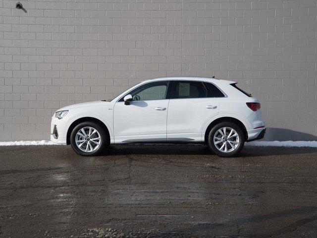 Certified 2025 Audi Q3 2.0T Premium w/ Convenience Package image 2
