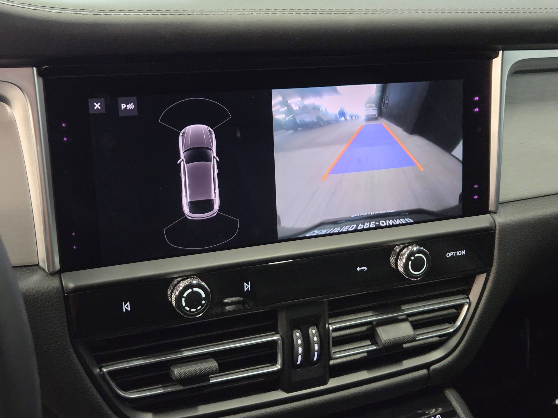 Certified 2024 Porsche Macan Turbo AWD/4WD image 23