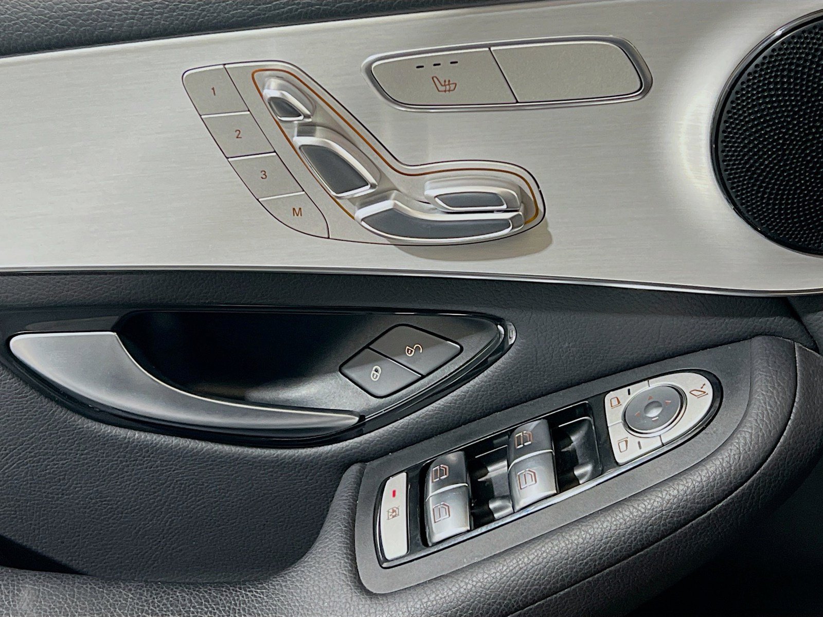 Used 2022 Mercedes-Benz GLC 300 4MATIC image 13