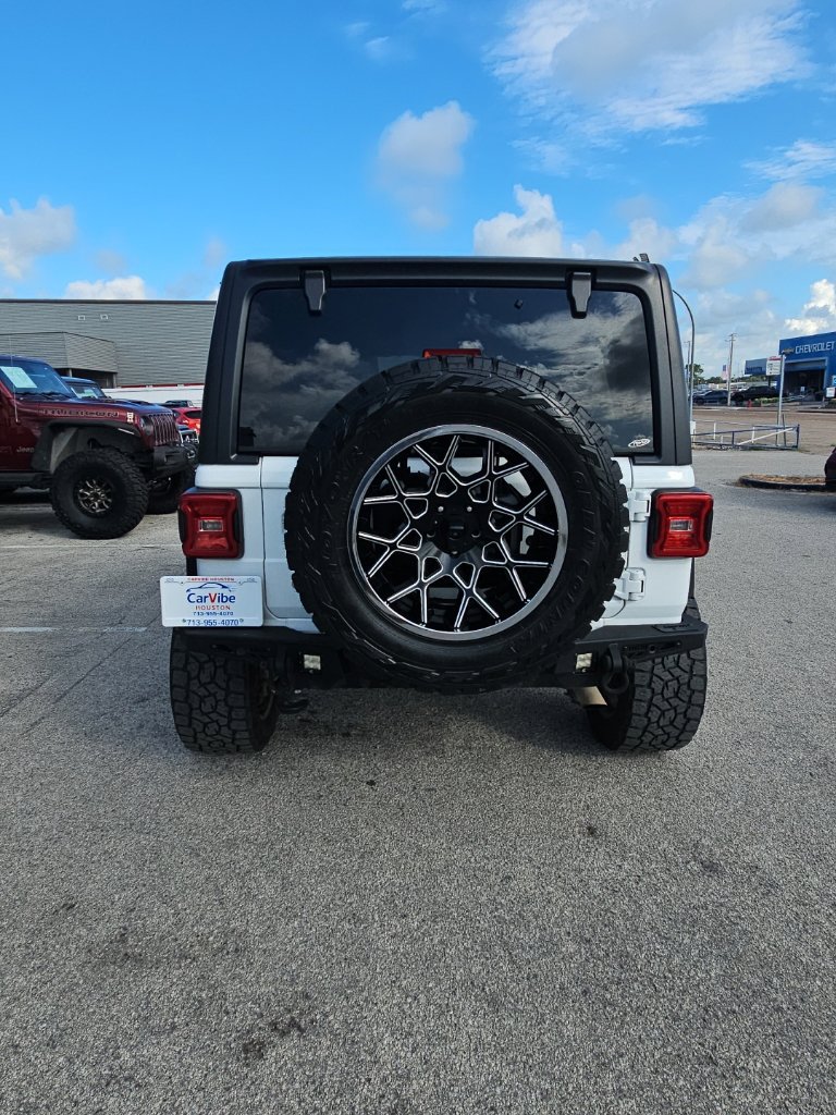 Used 2018 Jeep Wrangler Unlimited Sahara AWD/4WD image 6