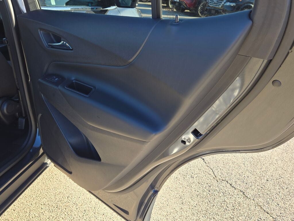 Used 2018 Chevrolet Equinox LT image 9