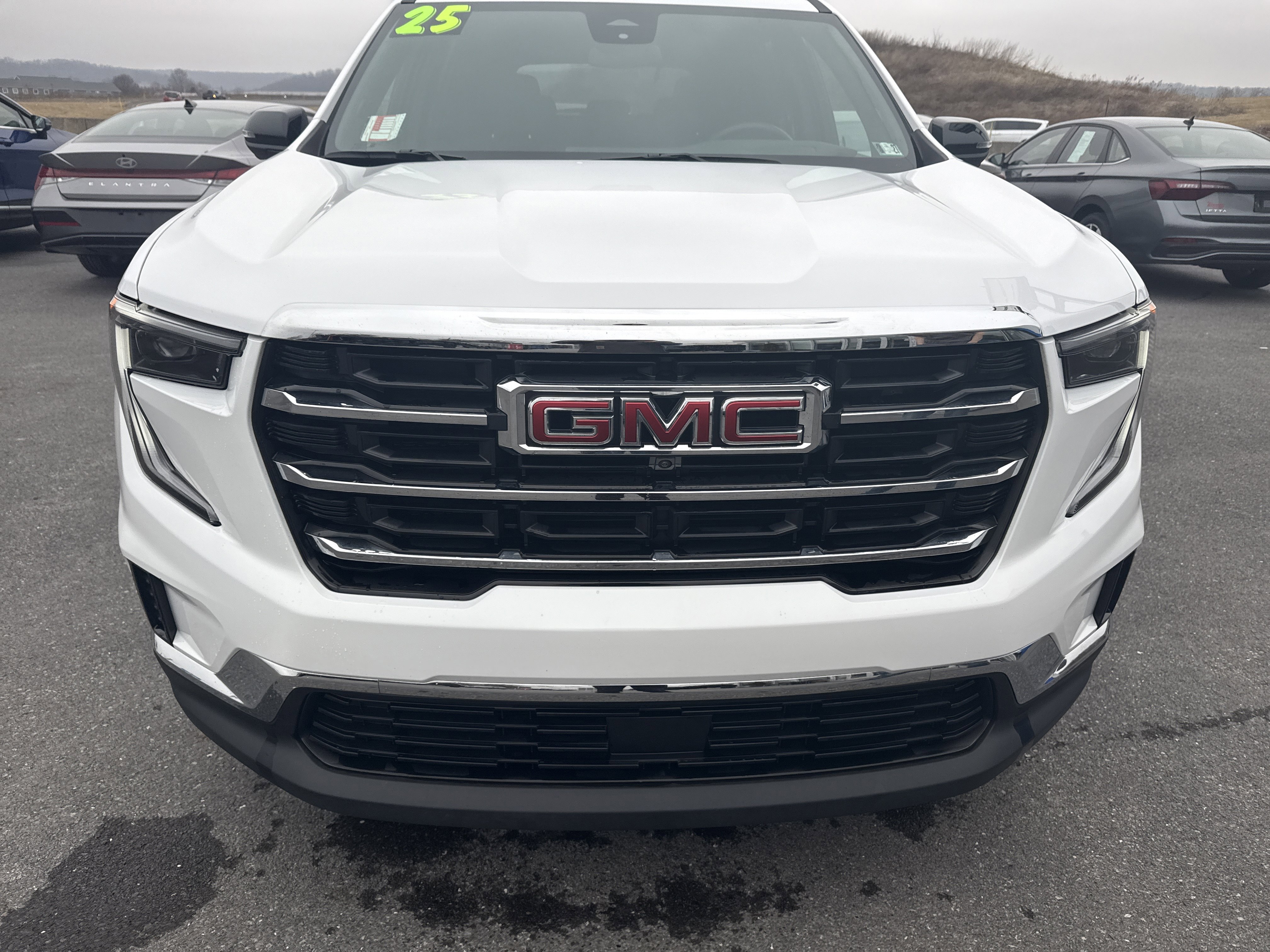 Used 2025 GMC Acadia Elevation image 7