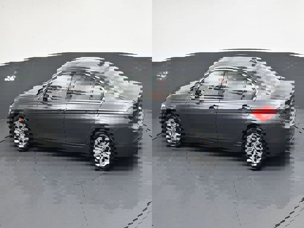 Used 2018 BMW 330i xDrive Sedan w/ Convenience Package image 26