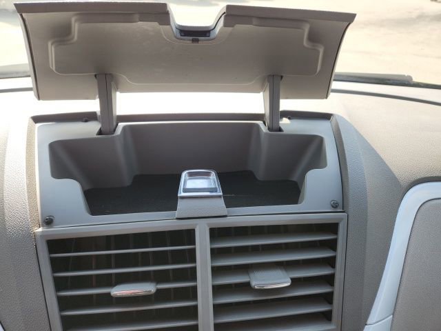 Used 2010 Chevrolet Traverse LT FWD image 22